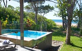 The Bungalows - Absolute Beachfront